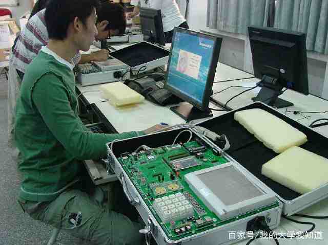 大學里那些“痛并快樂著”的專業 5個看似苦逼但畢業薪酬高的選擇，計算機技術咨詢為你解析